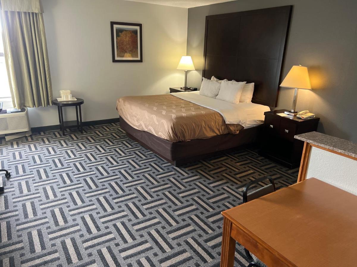 Quality Inn & Suites Rosemount Екстериор снимка